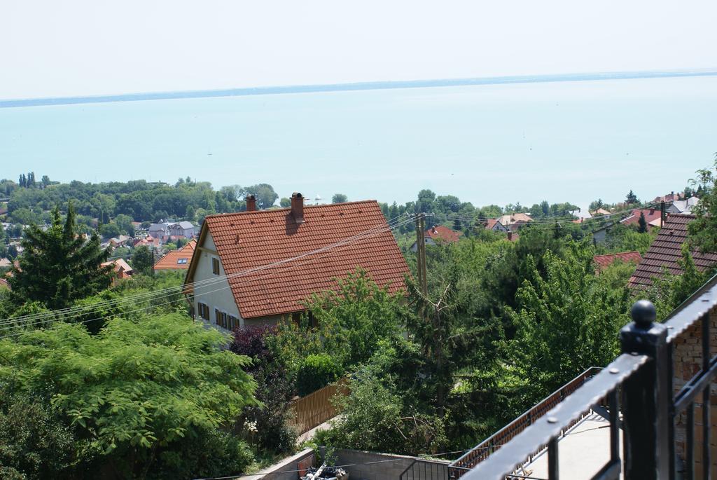 Sargarigo Apartman Haz Hotel Balatonalmádi Eksteriør billede